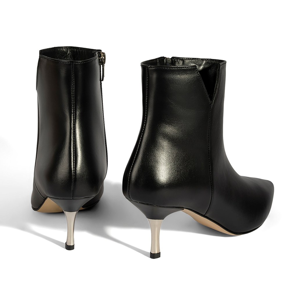 Kadın Siyah İnce Topuklu Sivri Burunlu Deri Bot