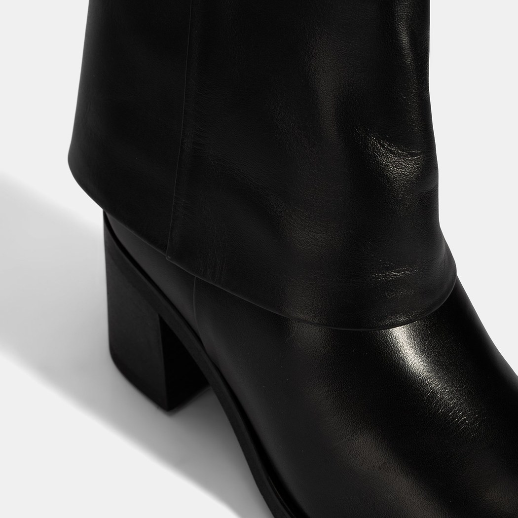 Kadın Siyah Katlama Detaylı Topuklu Deri Bot