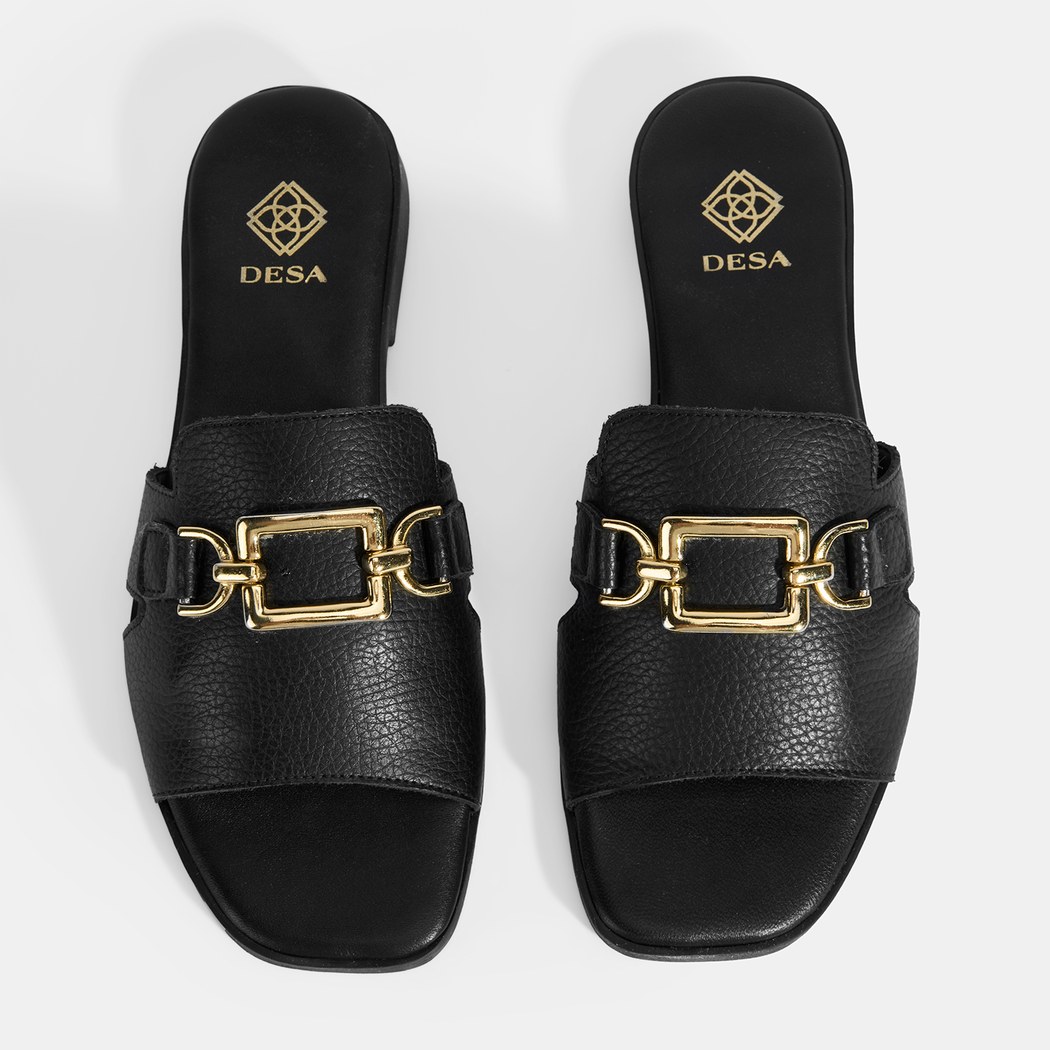 Kadın Siyah Metal Toka Aksesuarlı Deri Terlik