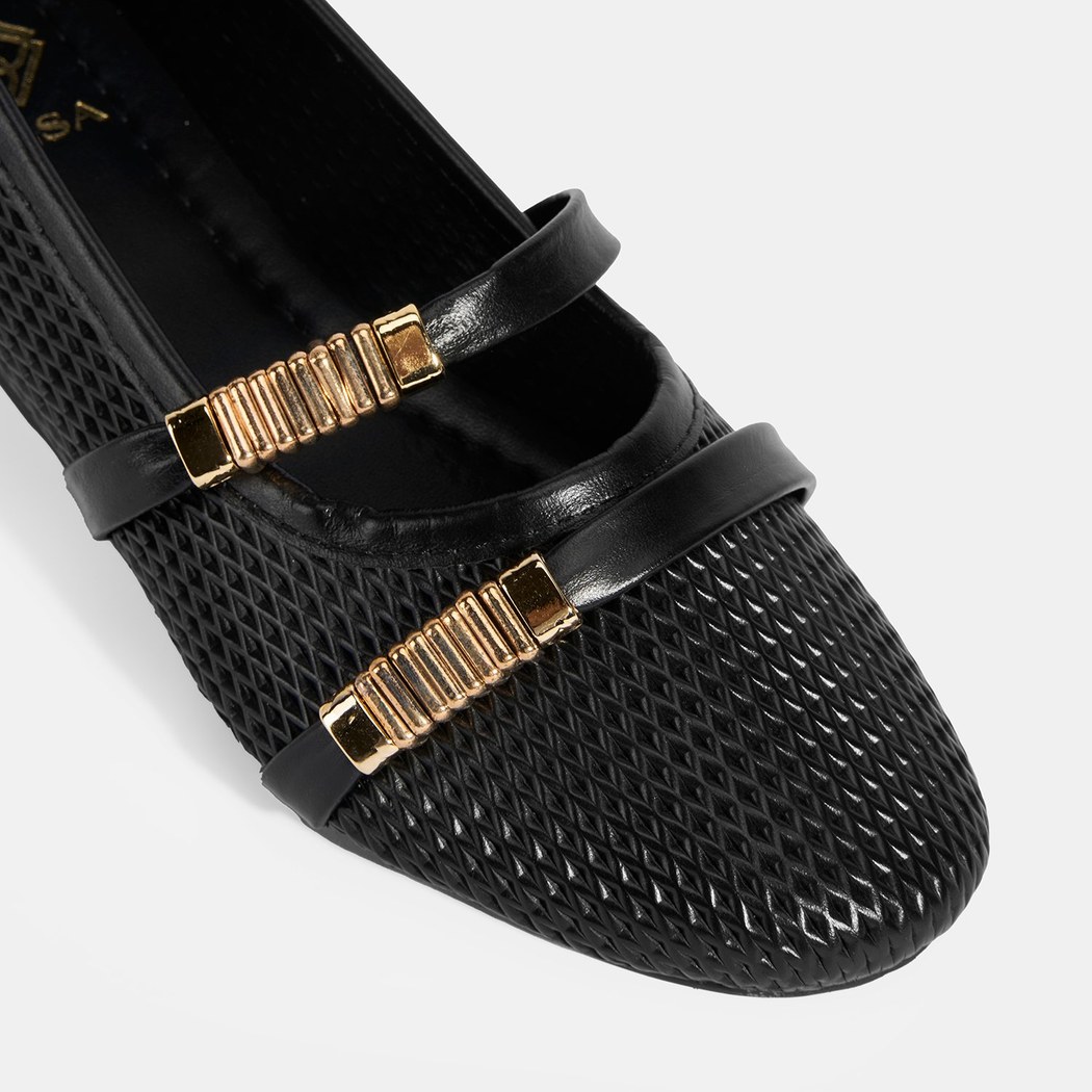 Kadın Siyah Metal Toka Aksesuarlı Deri Babet