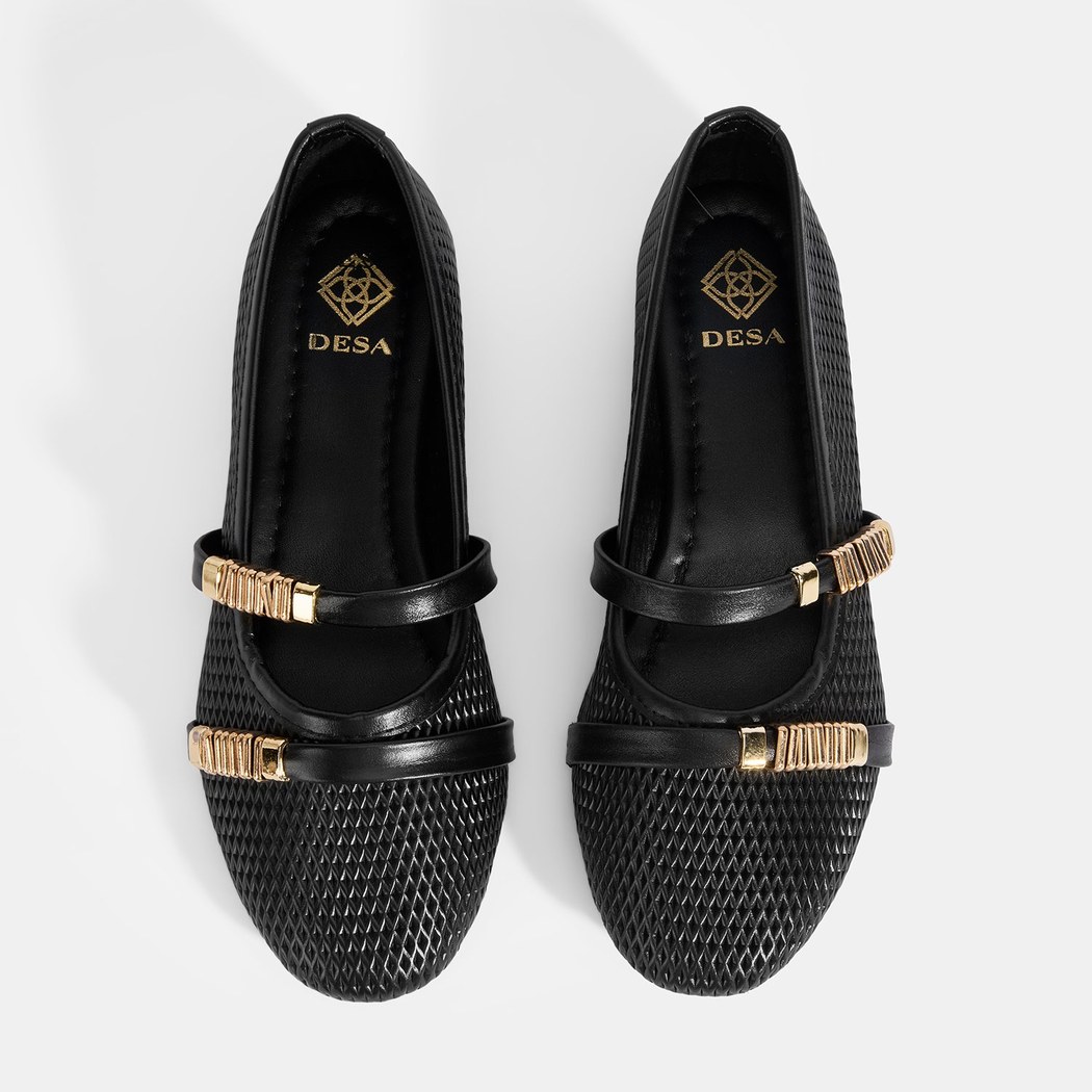 Kadın Siyah Metal Toka Aksesuarlı Deri Babet