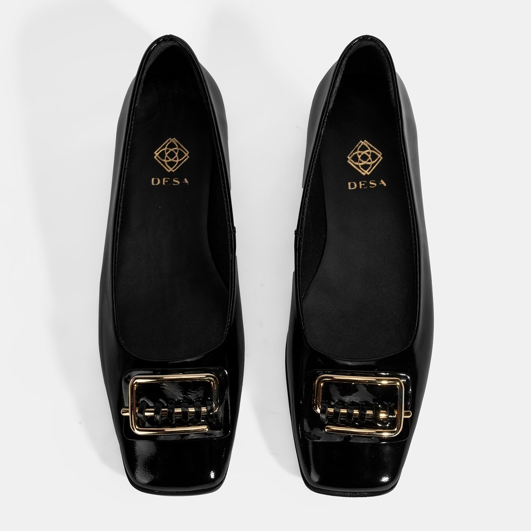 Kadın Siyah Metal Toka Aksesuarlı Rugan Babet