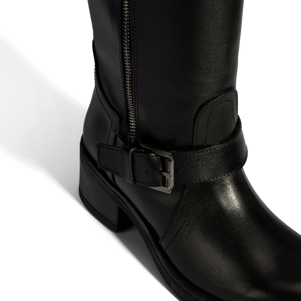 Kadın Siyah Metal Toka Detaylı Deri Çizme