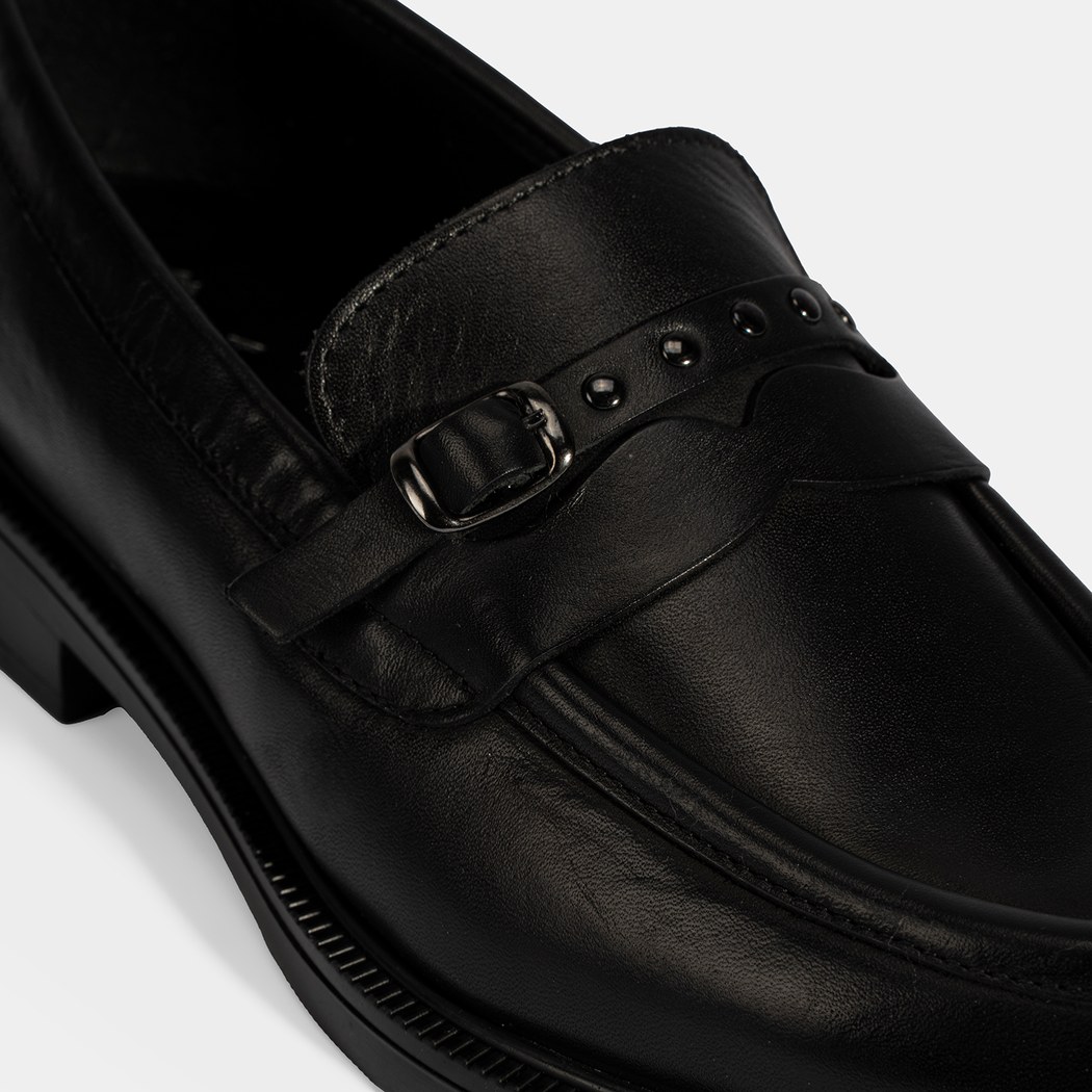 Kadın Siyah Metal Toka Detaylı Deri Loafer