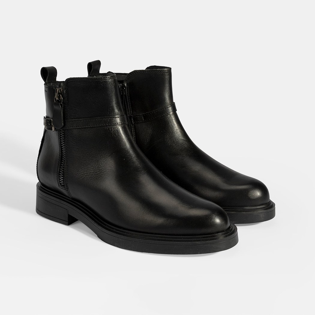 Kadın Siyah Metal Toka Detaylı Fermuarlı Deri Bot