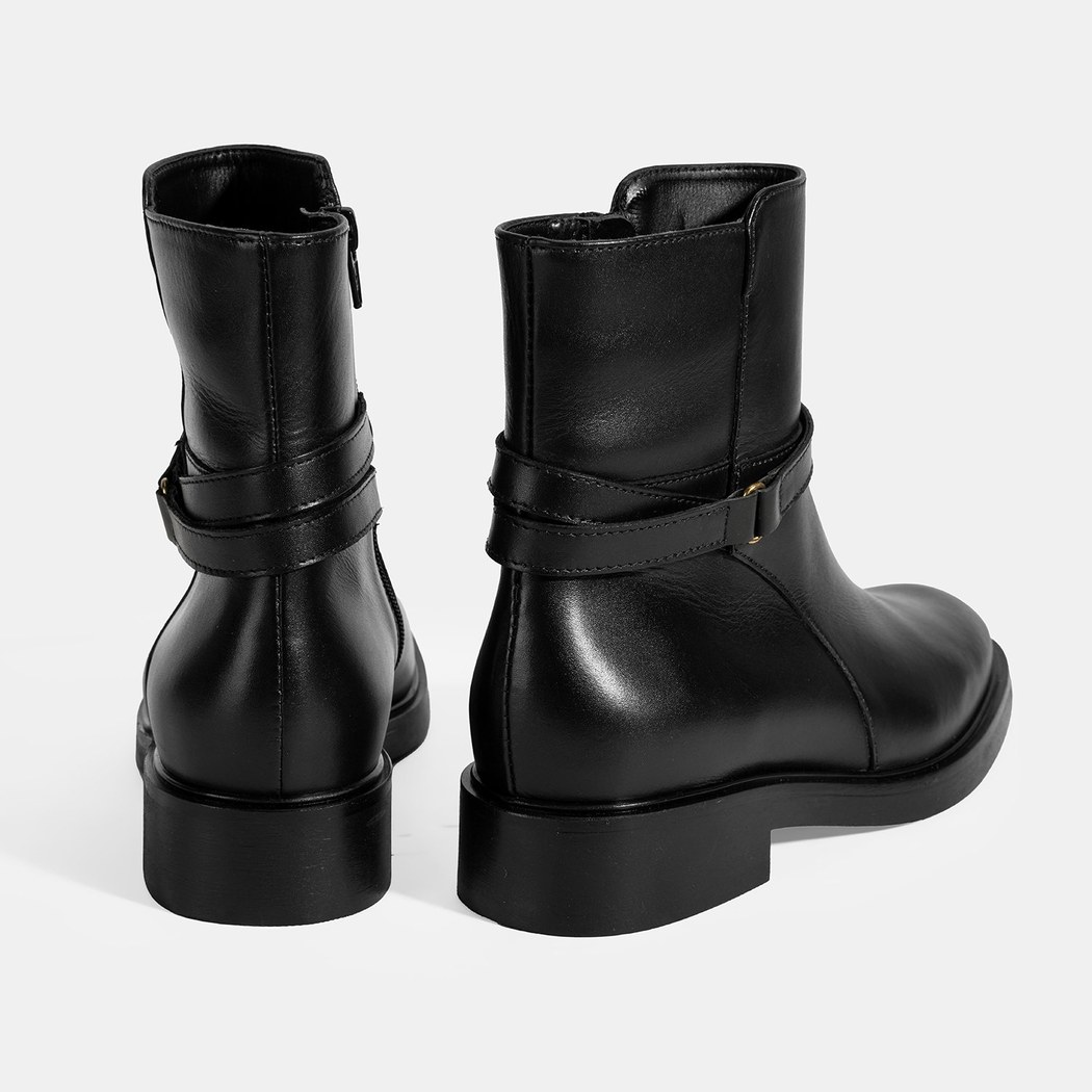 Kadın Siyah Metal Toka Detaylı Fermuarlı Deri Bot