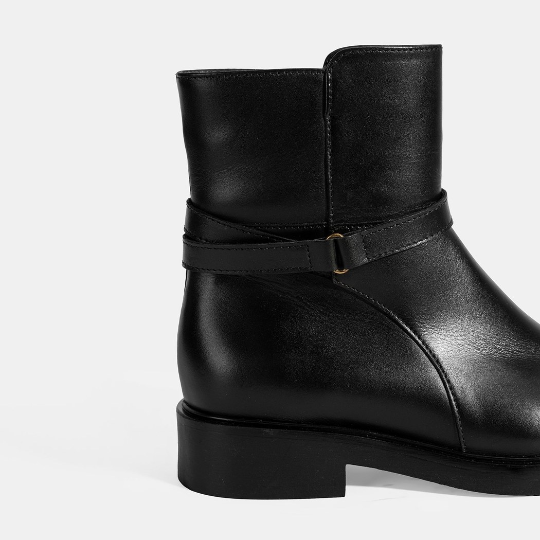 Kadın Siyah Metal Toka Detaylı Fermuarlı Deri Bot