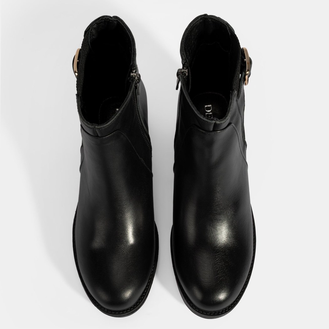 Kadın Siyah Metal Toka Detaylı Topuklu Deri Bot