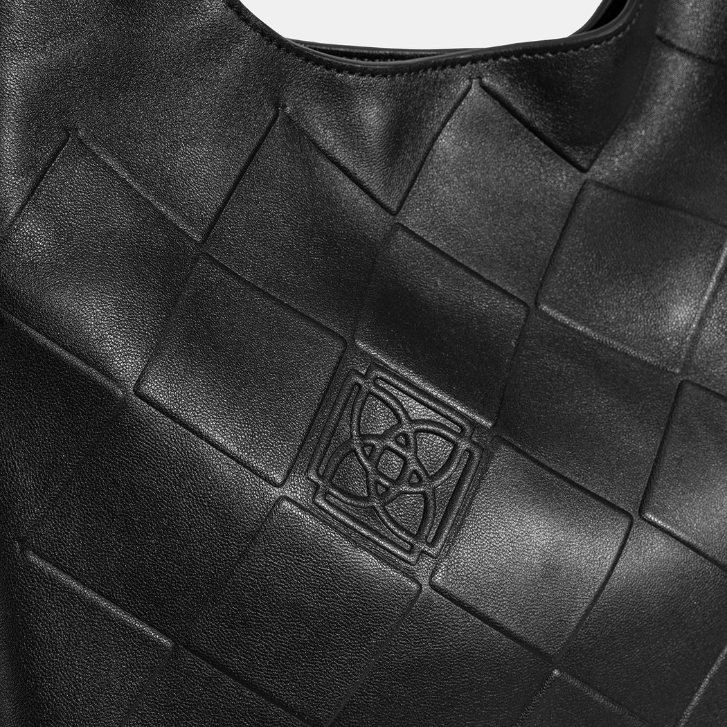 Kadın Siyah Monogram Baskılı Deri Omuz Çantası