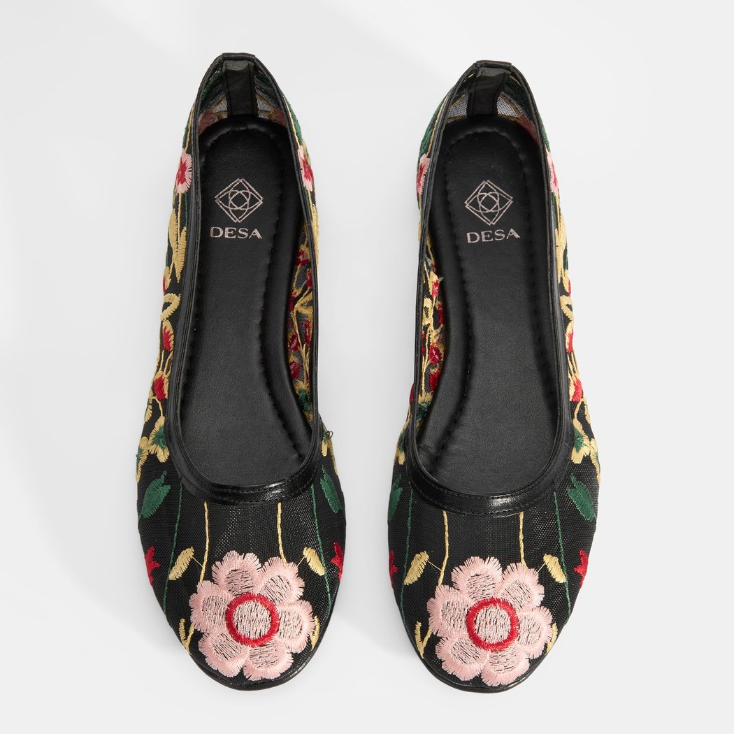 Kadın Siyah Nakış İşleme Detaylı Fileli Babet