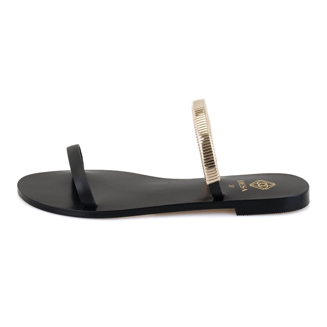 Kadın Siyah Parlak Aksesuarlı Deri Terlik