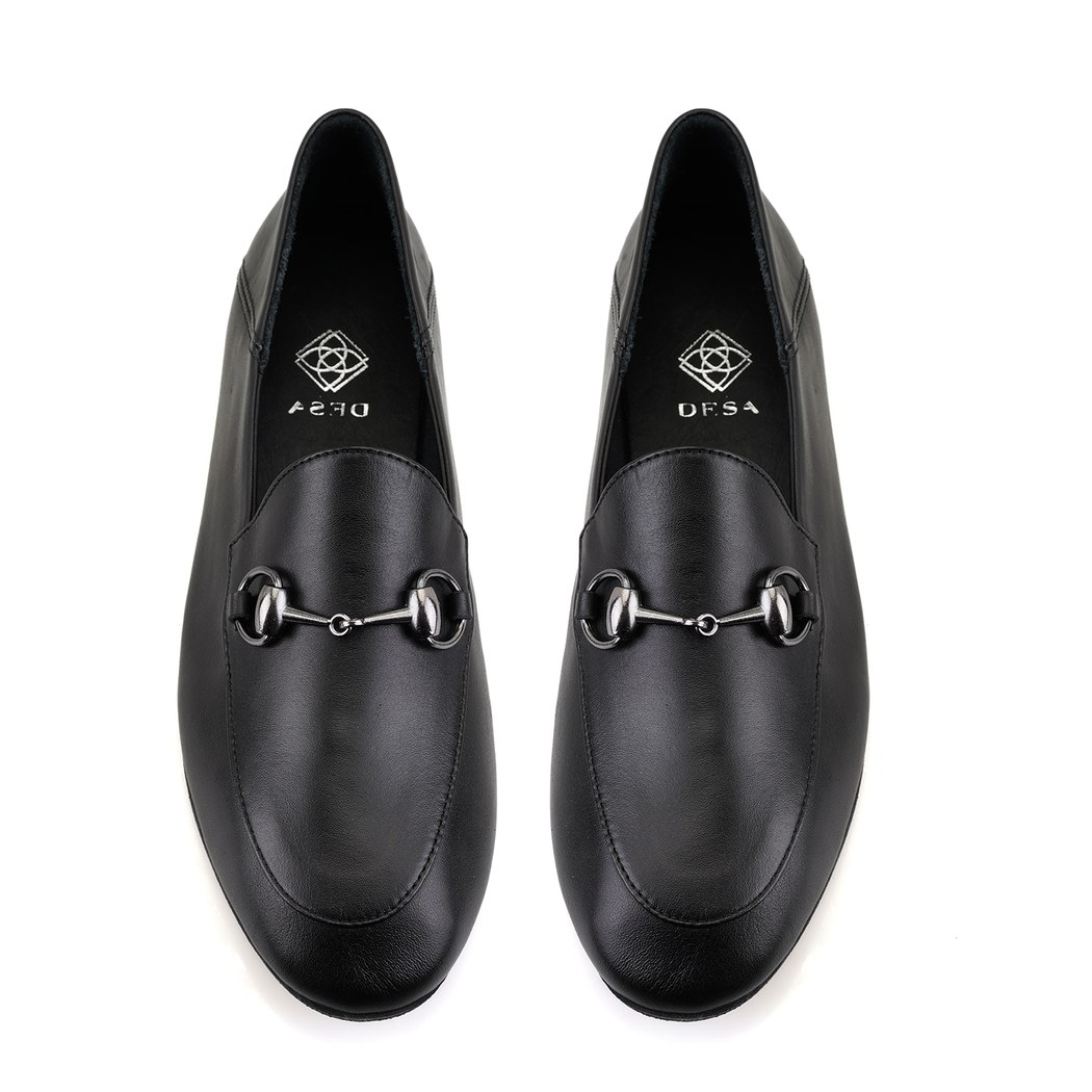 Kadın Siyah Toka Aksesuarlı Deri Babet