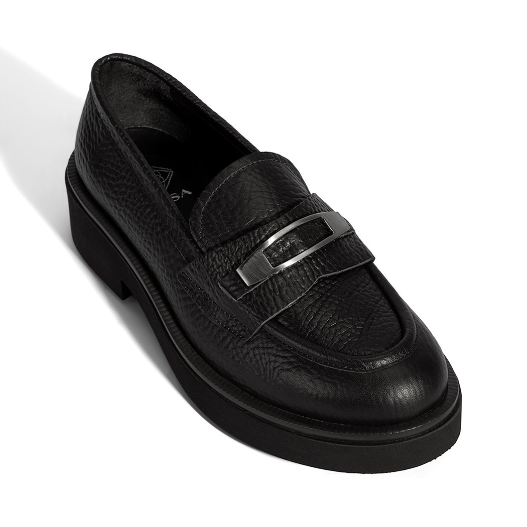 Kadın Siyah Toka Aksesuarlı Kalın Tabanlı Deri Loafer