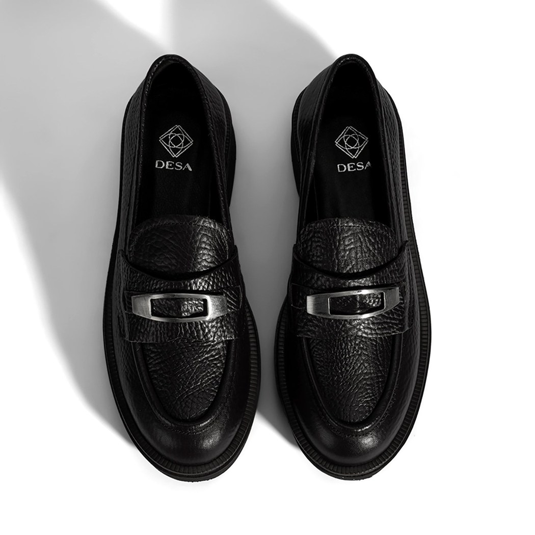 Kadın Siyah Toka Aksesuarlı Kalın Tabanlı Deri Loafer