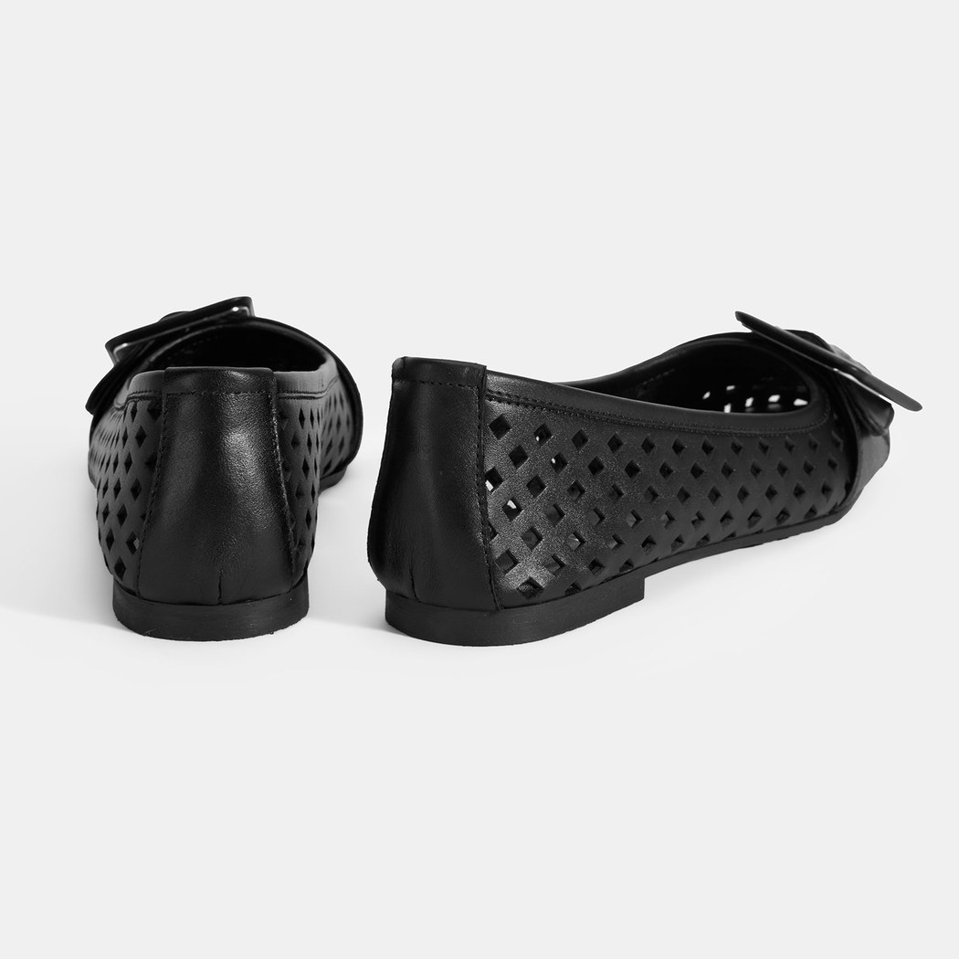 Kadın Siyah Toka Aksesuarlı Perforeli Deri Babet