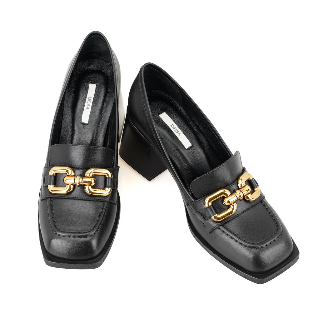 Kadın Siyah Toka Aksesuarlı Topuklu Deri Loafer