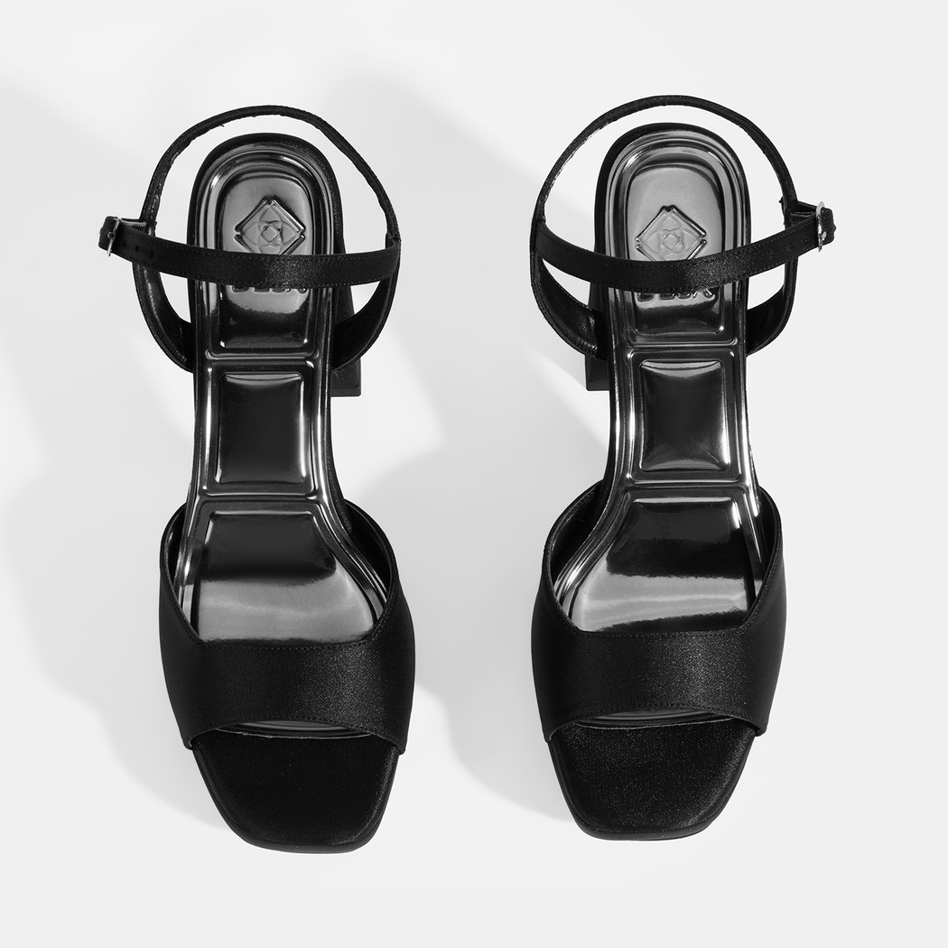 Kadın Siyah Toka Detaylı Topuklu Sandalet