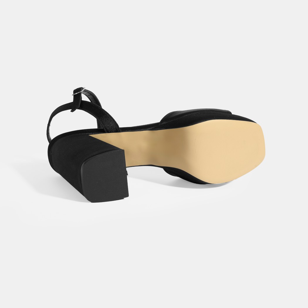 Kadın Siyah Toka Detaylı Topuklu Sandalet