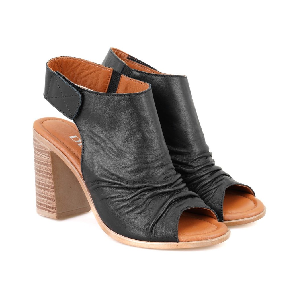 Kadın Siyah Topuklu Deri Sandalet