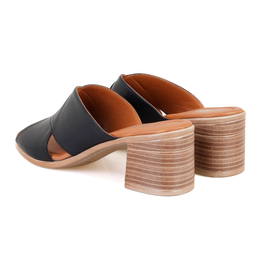 Kadın Siyah Topuklu Deri Terlik