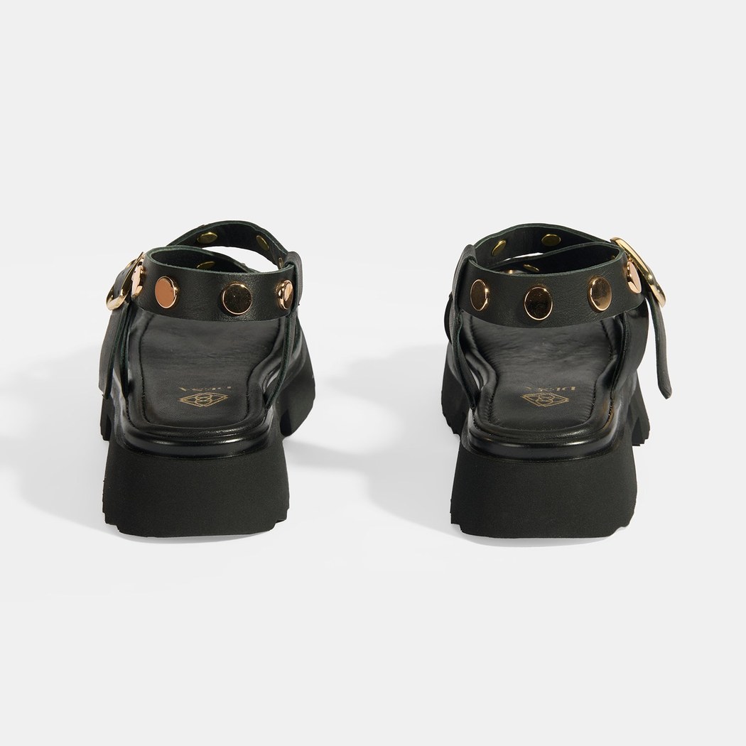 Kadın Siyah Zımba Detaylı Deri Sandalet