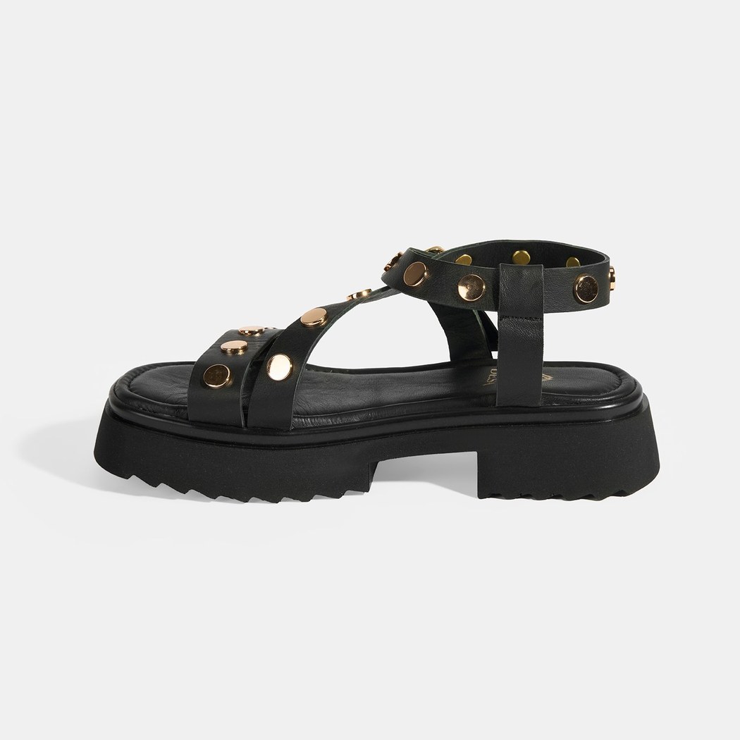 Kadın Siyah Zımba Detaylı Deri Sandalet