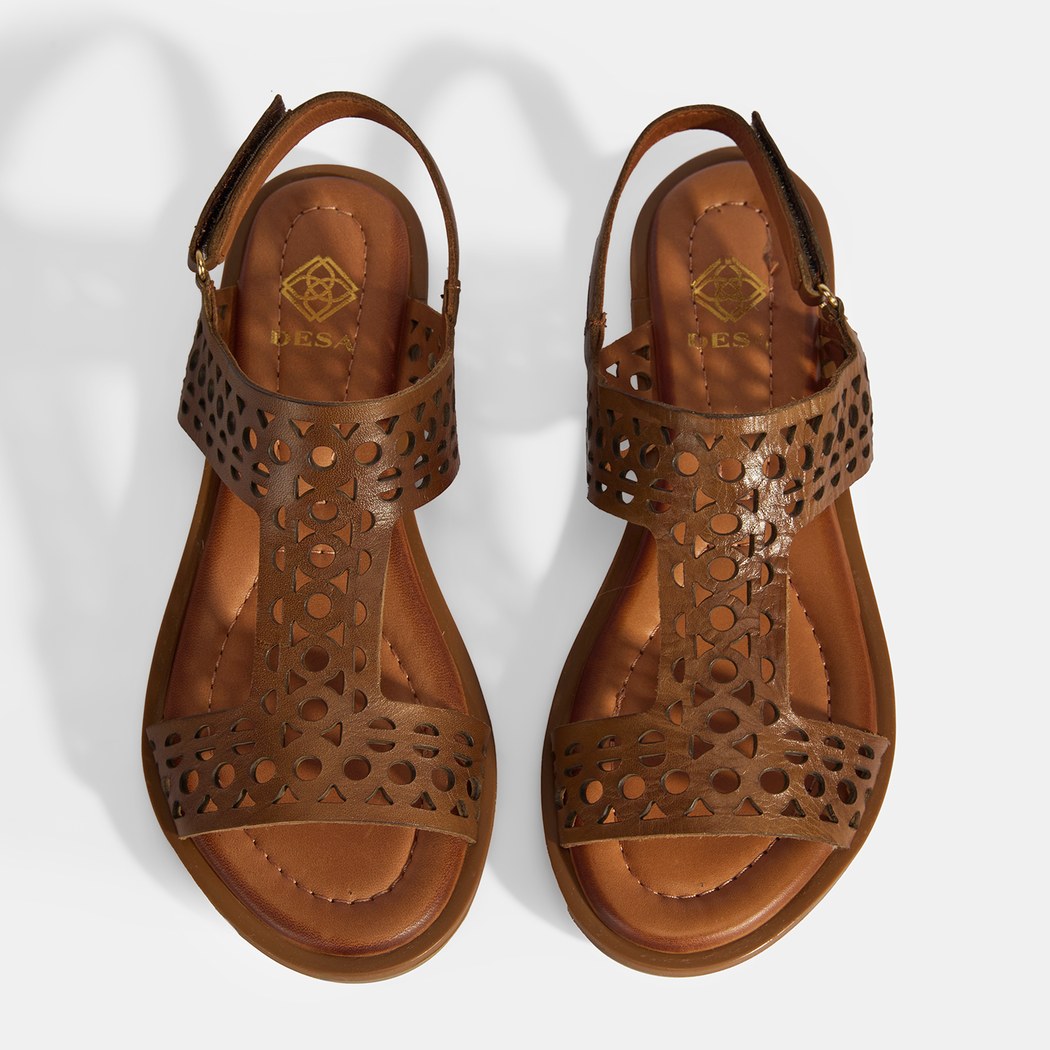 Kadın Taba Cırt Detaylı Perforeli Deri Sandalet