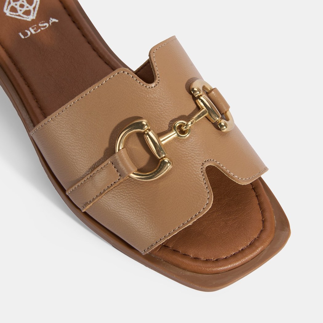 Kadın Taba Metal Toka Aksesuarlı Deri Terlik