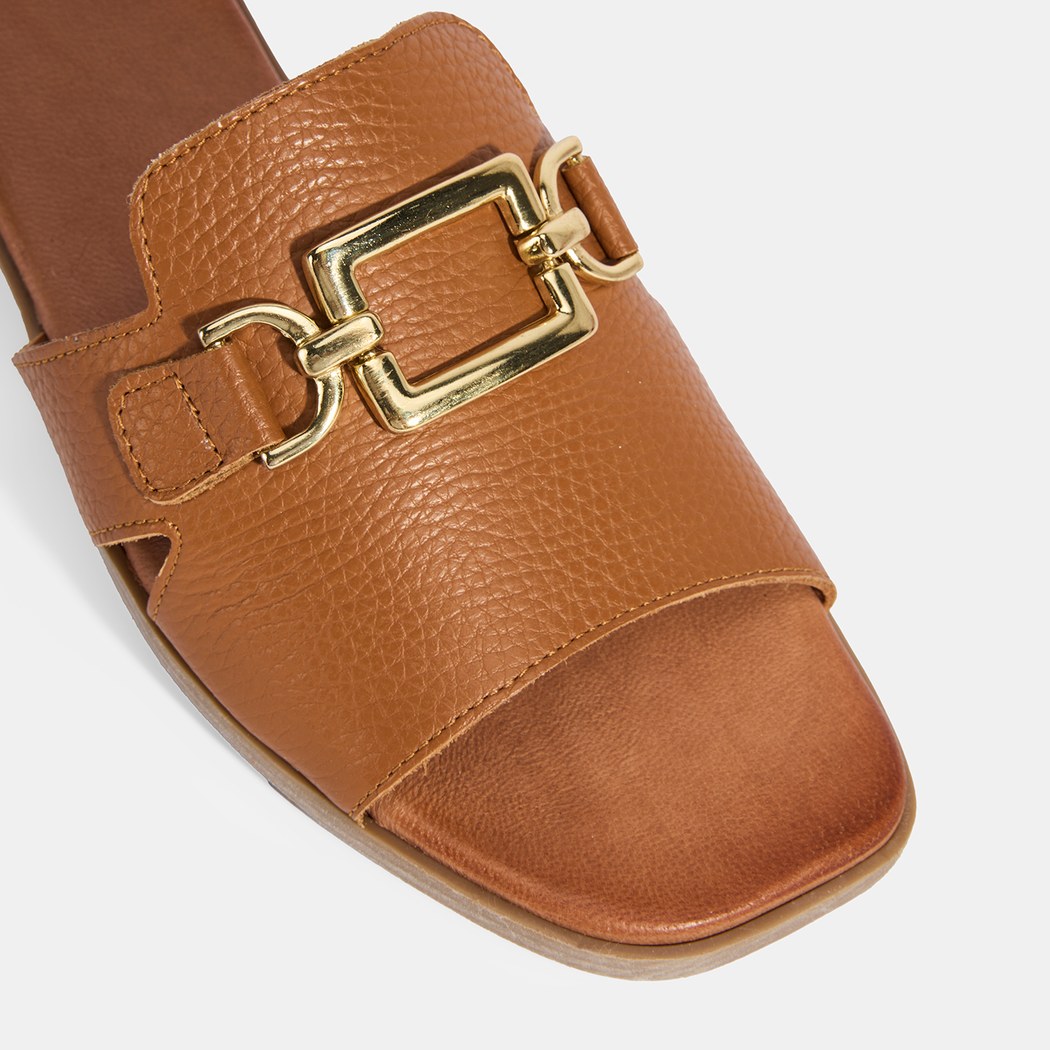 Kadın Taba Metal Toka Aksesuarlı Deri Terlik