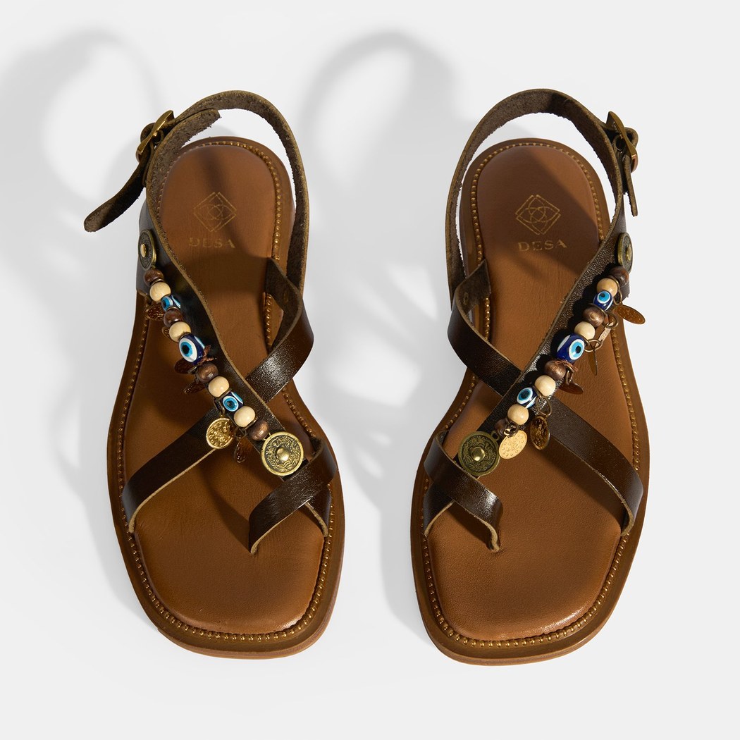 Kahve Kadın Toka Detaylı Aksesuarlı Deri Sandalet