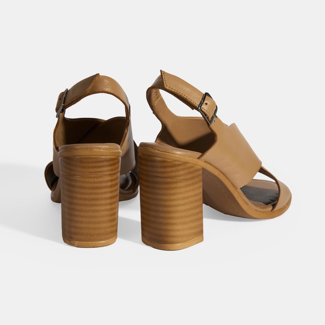 Kahve Kadın Toka Detaylı Deri Sandalet