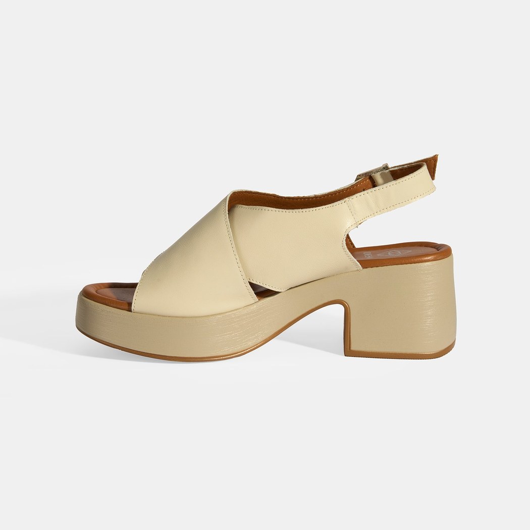 Krem Kadın Toka Detaylı Deri Sandalet