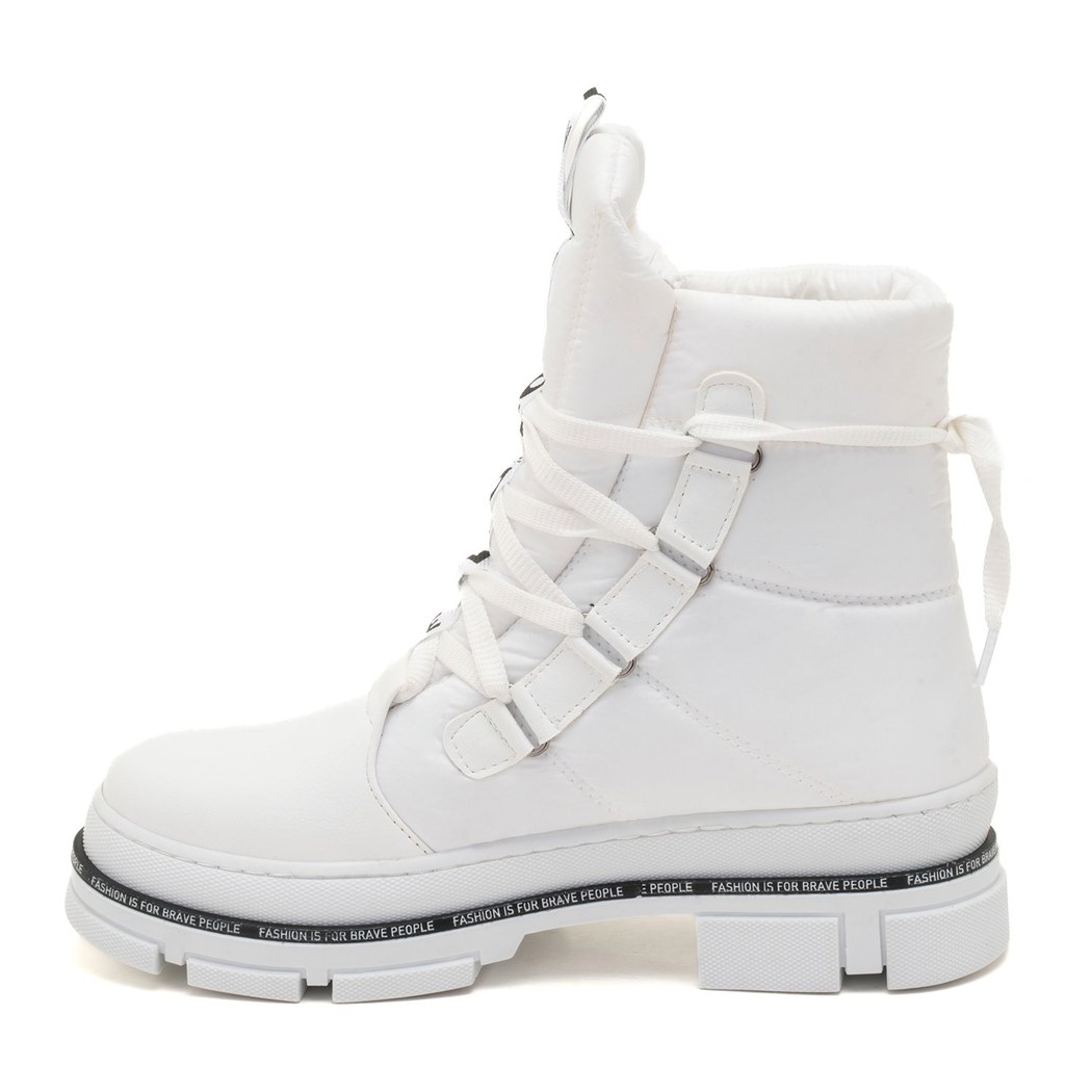 Ricci Beyaz Kadın Bot