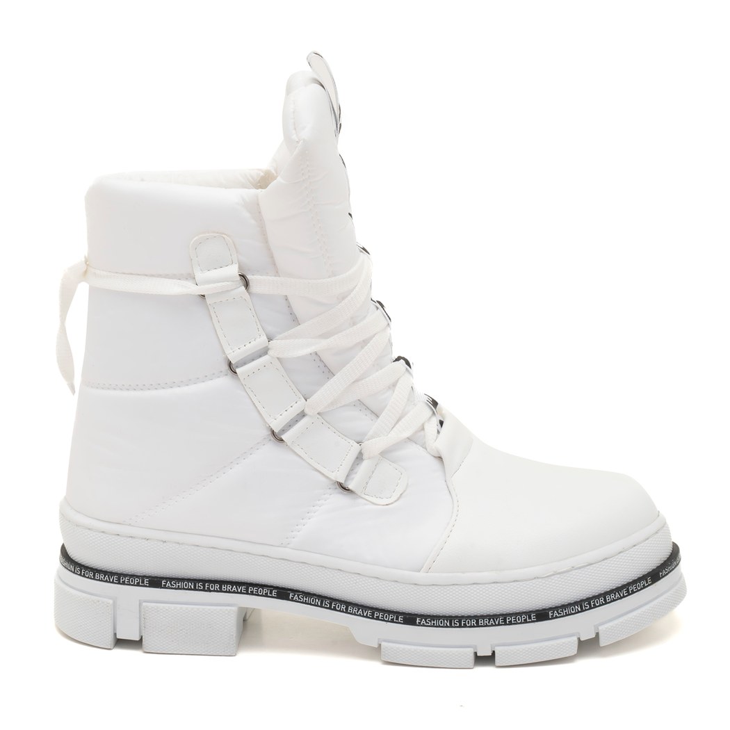 Ricci Beyaz Kadın Bot