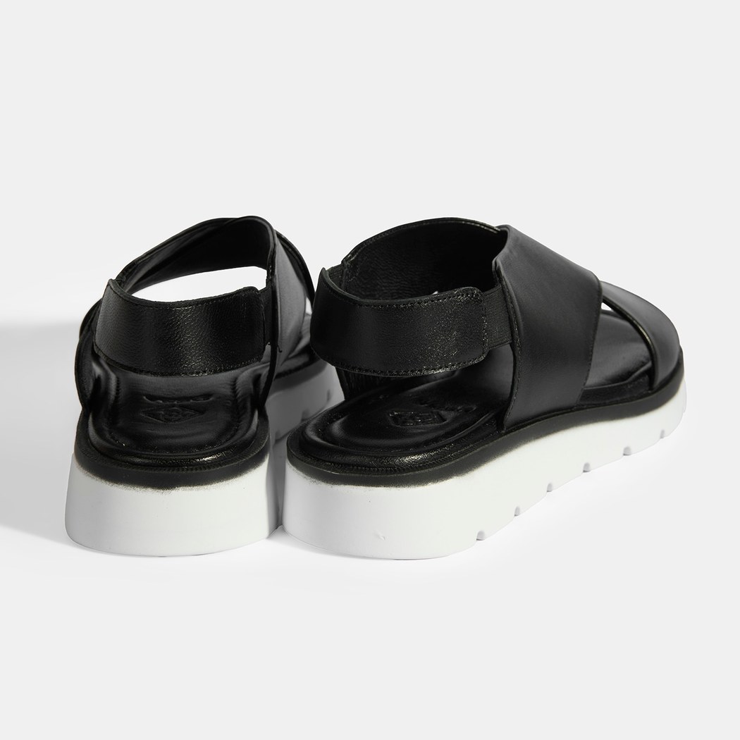 Siyah Kadın Lastik Bantlı Deri Sandalet