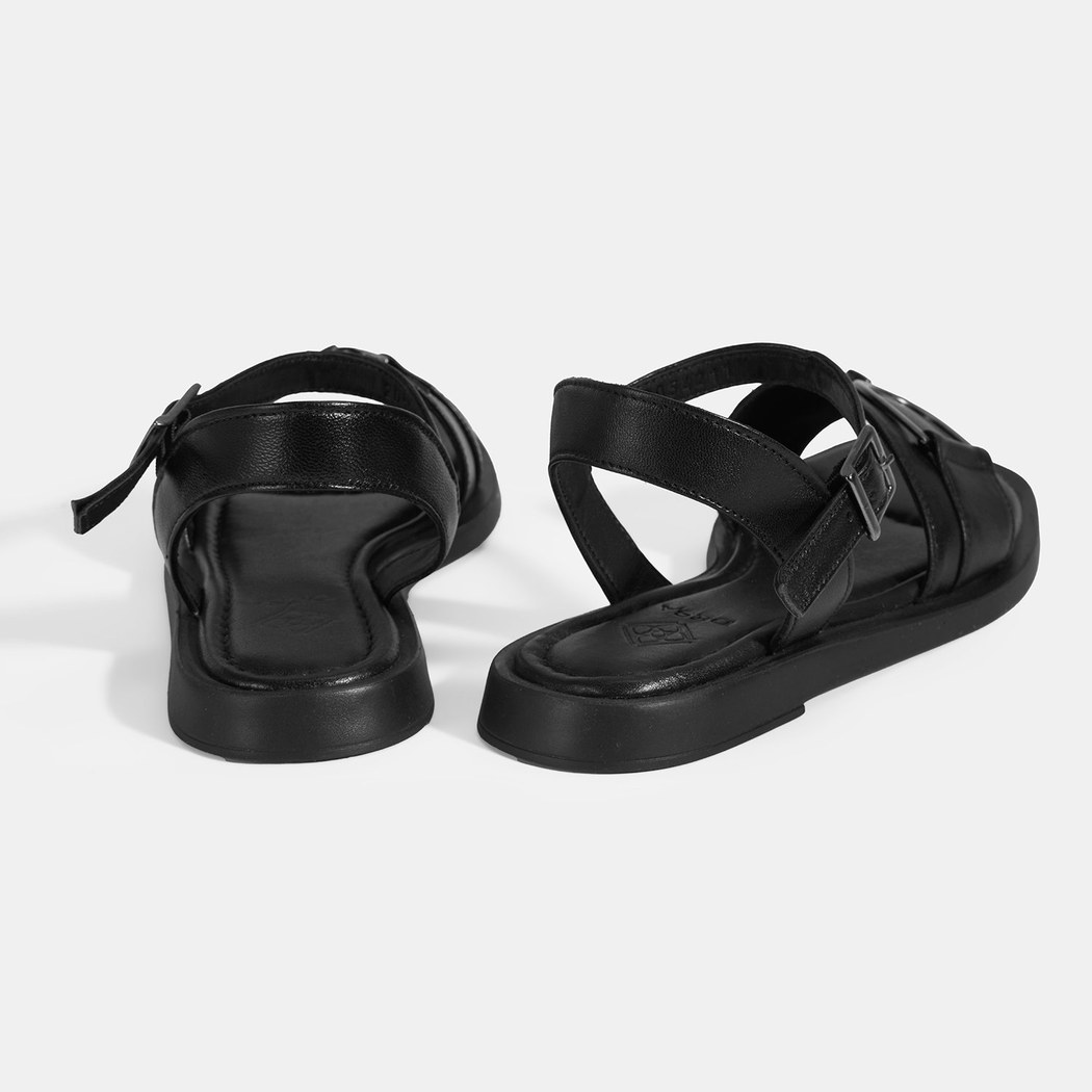 Siyah Kadın Metal Aksesuarlı Ayarlanabilir Tokalı Deri Sandalet 