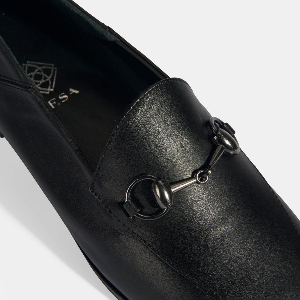 Siyah Kadın Toka Aksesuarlı Deri Loafer