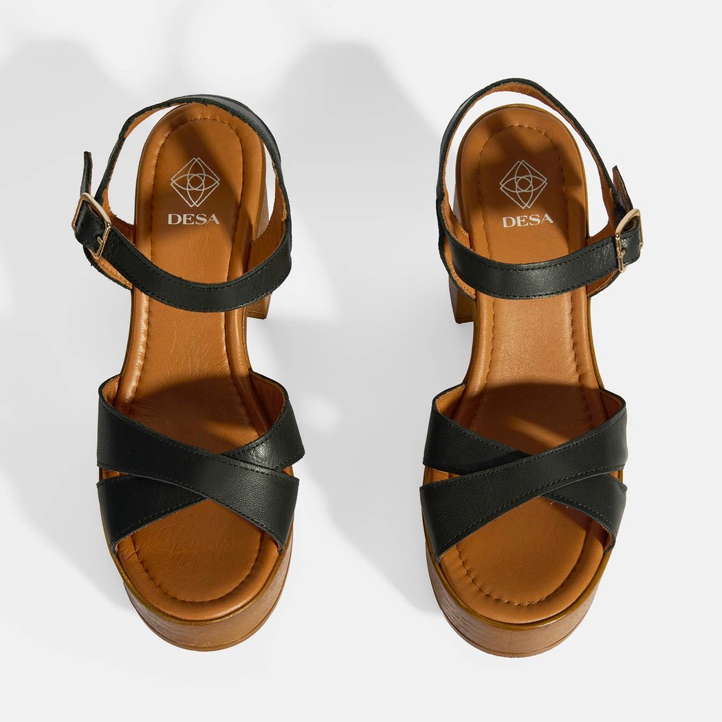 Siyah Kadın Toka Detaylı Deri Sandalet