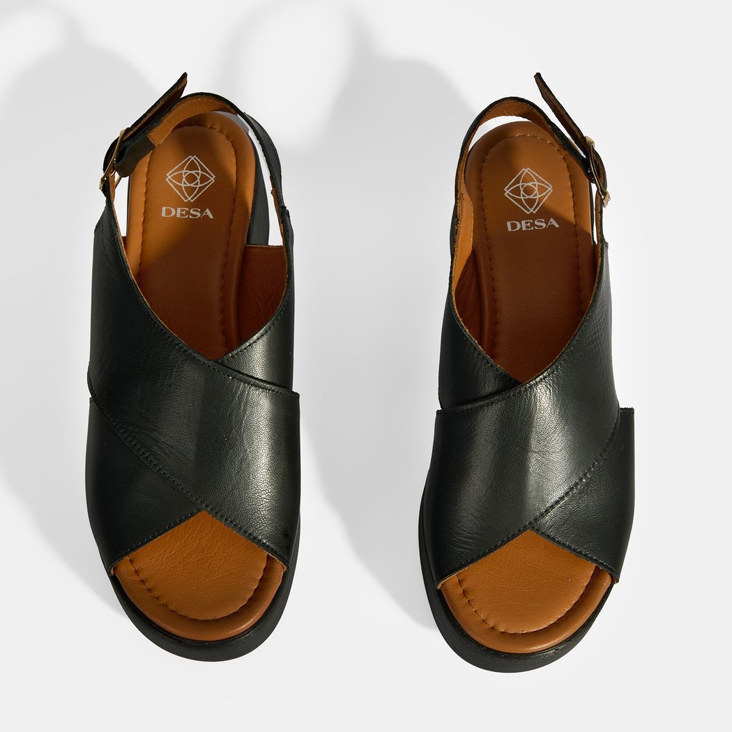 Siyah Kadın Toka Detaylı Deri Sandalet