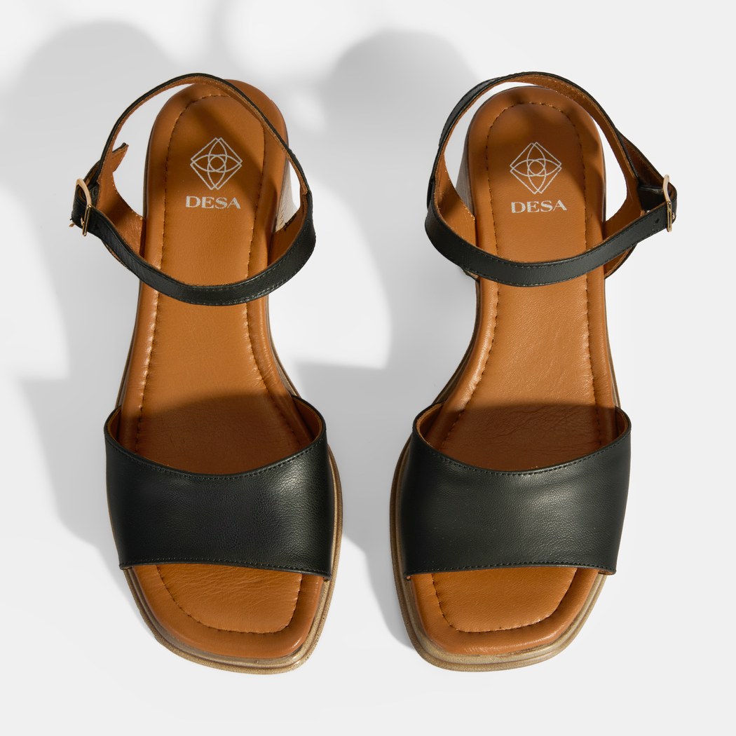 Siyah Kadın Toka Detaylı Deri Sandalet