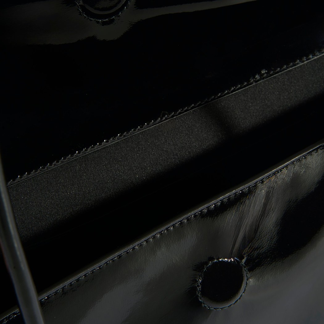 Siyah Kadın Yaprak Detaylı Deri Omuz Çantası