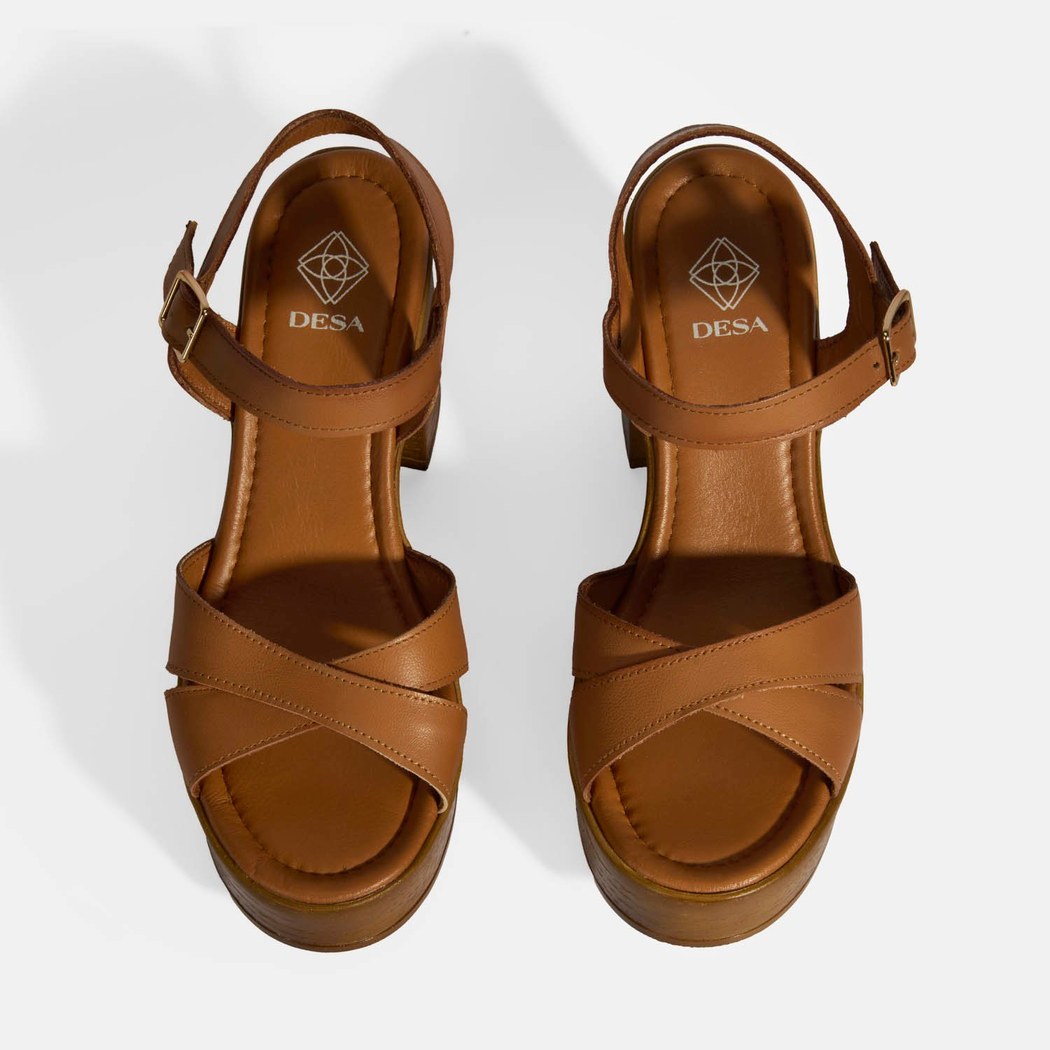 Taba Kadın Toka Detaylı Deri Sandalet