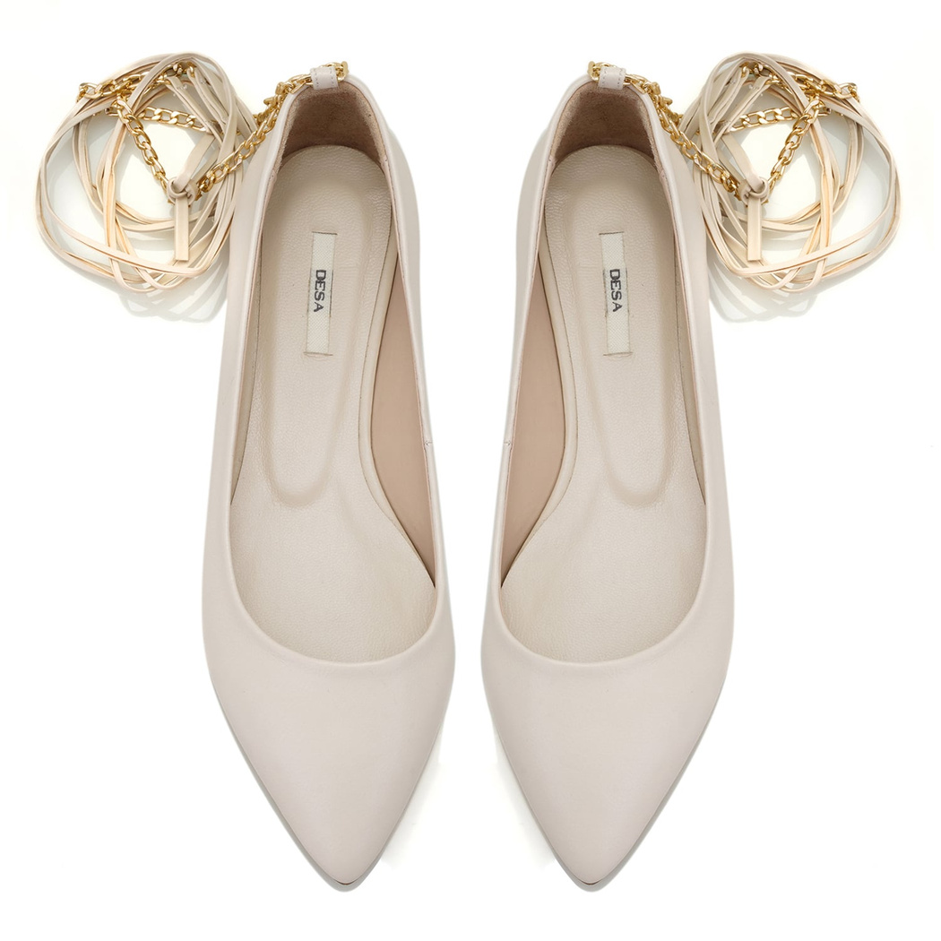 Azafran Beyaz Kadın Zincir Detaylı Deri Babet