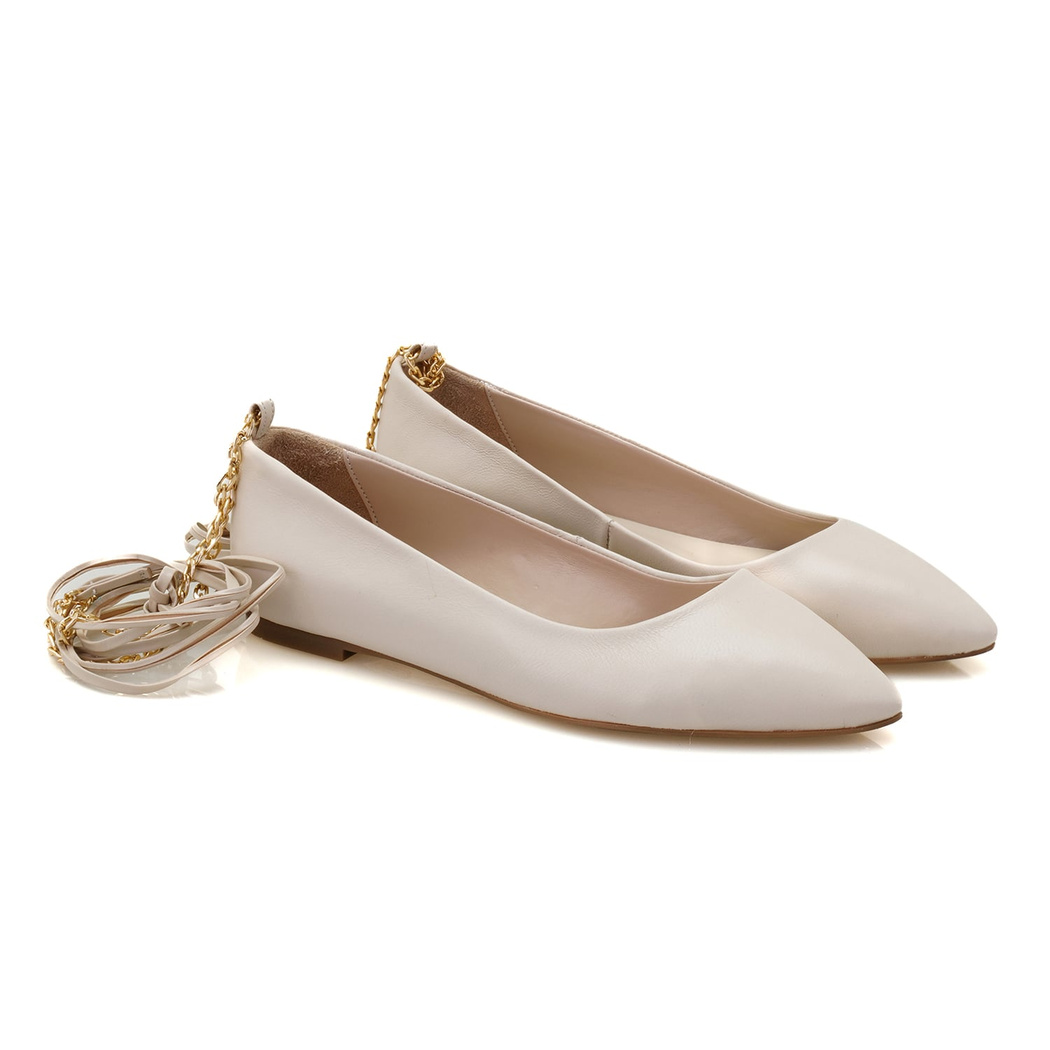 Azafran Beyaz Kadın Zincir Detaylı Deri Babet