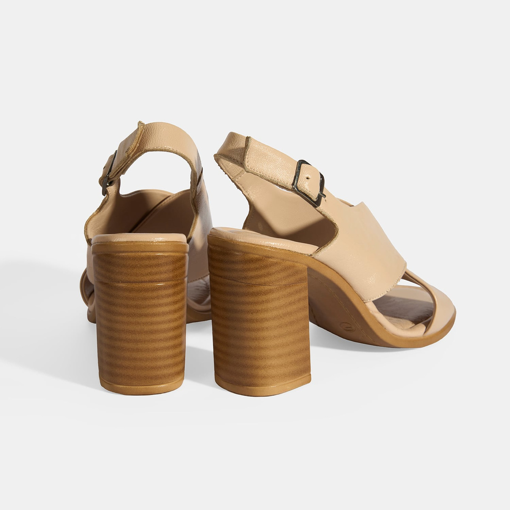 Bej Kadın Toka Detaylı Deri Sandalet