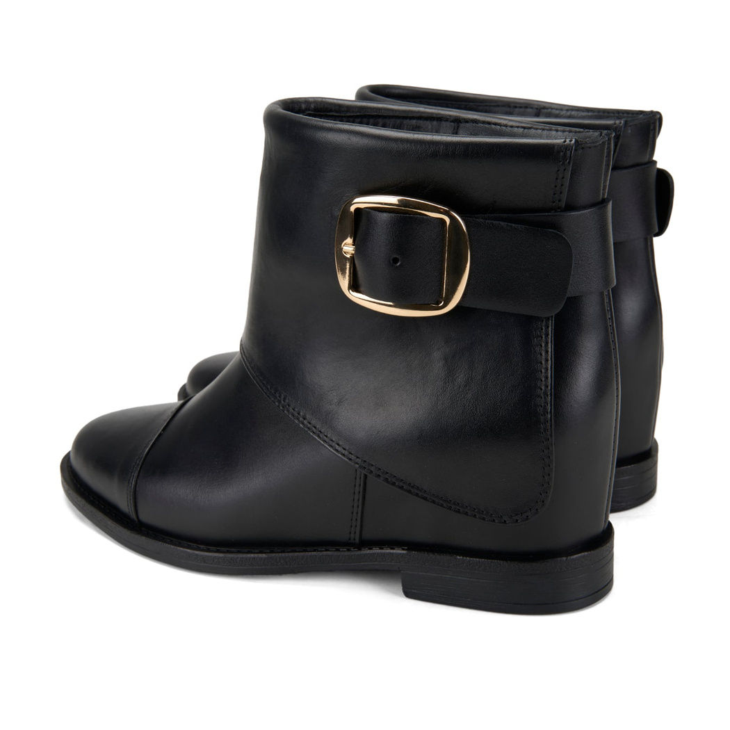 Deny Siyah Kadın Bot