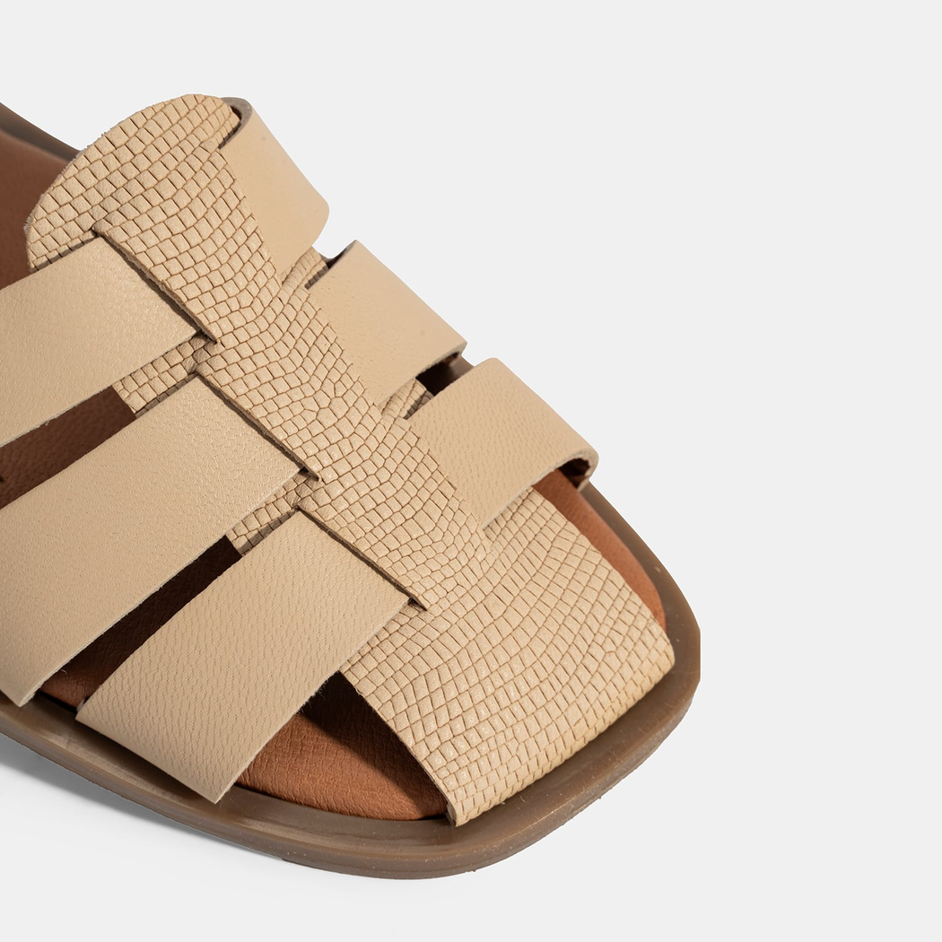 Kadın Bej Ayarlanabilir Tokalı Deri Sandalet