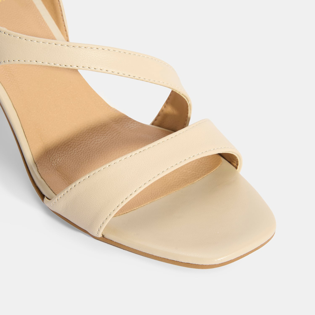 Kadın Bej Ayarlanabilir Tokalı Topuklu Deri Sandalet