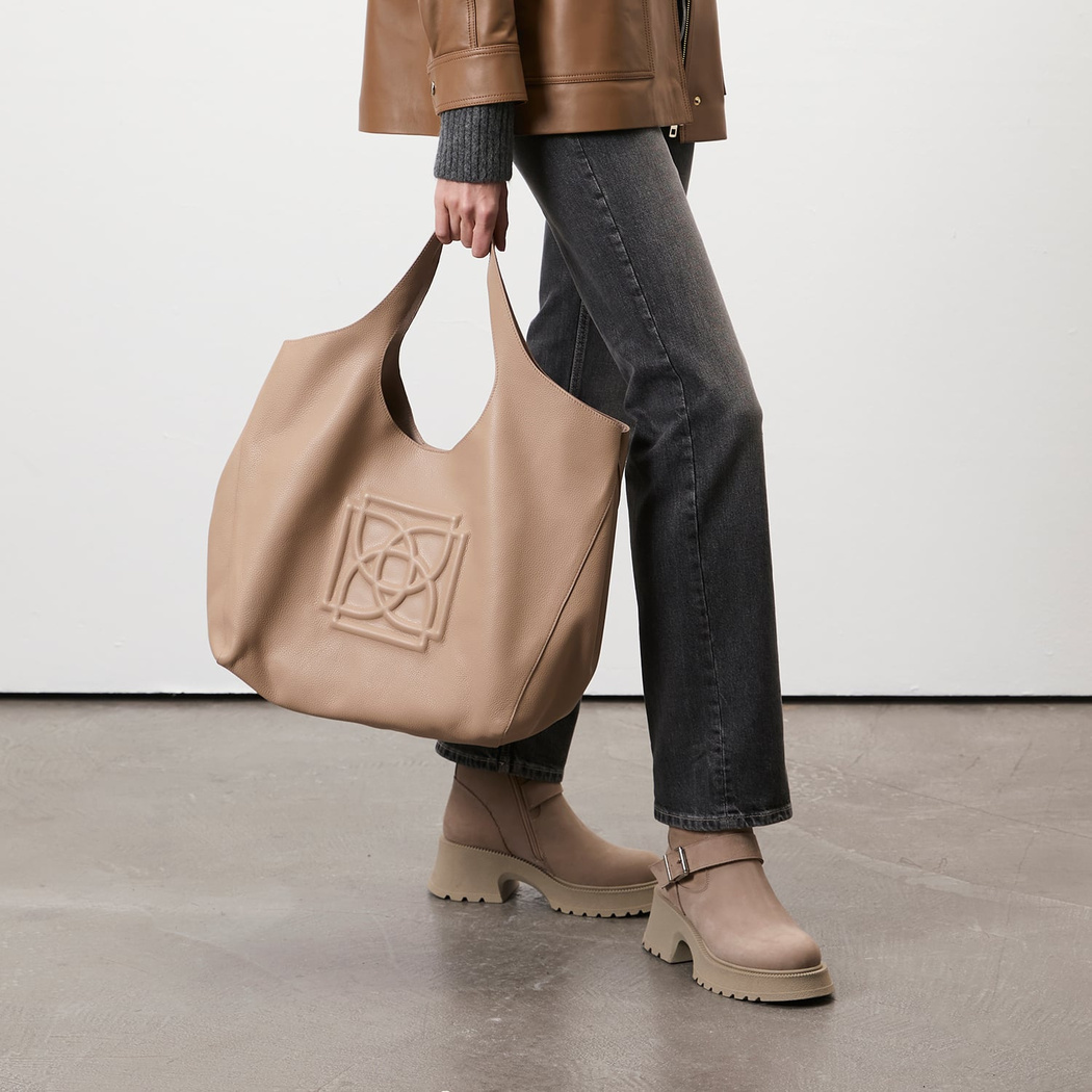 Kadın Bej Kemer Aksesuarlı Topuklu Deri Bot