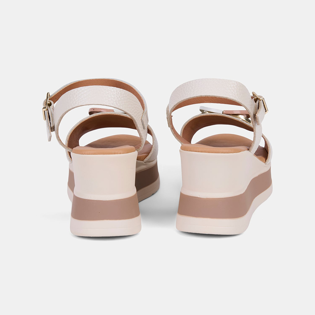 Kadın Bej Metal Halka Aksesuarlı Dolgu Topuklu Deri Sandalet